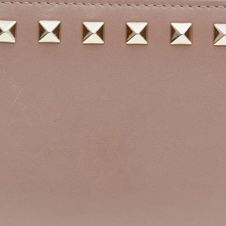 Pre Owned Valentino Beige Leather Rockstud Zip Around Wallet