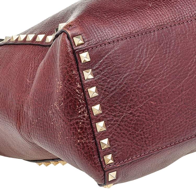 Pre Owned Valentino Burgundy Textured Leather Rockstud Trapeze Tote