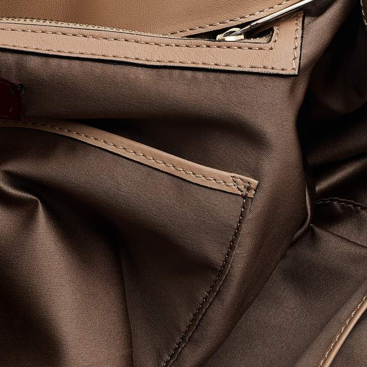 مملوكة مسبقًا Valentino Beige Leather Large Rockstud Top Handle Bag