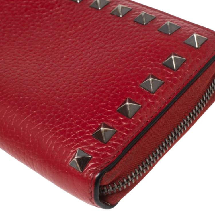 Pre Owned Valentino Red Grained Leather Rockstud Zip Around Wallet