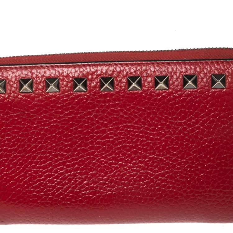 Pre Owned Valentino Red Grained Leather Rockstud Zip Around Wallet