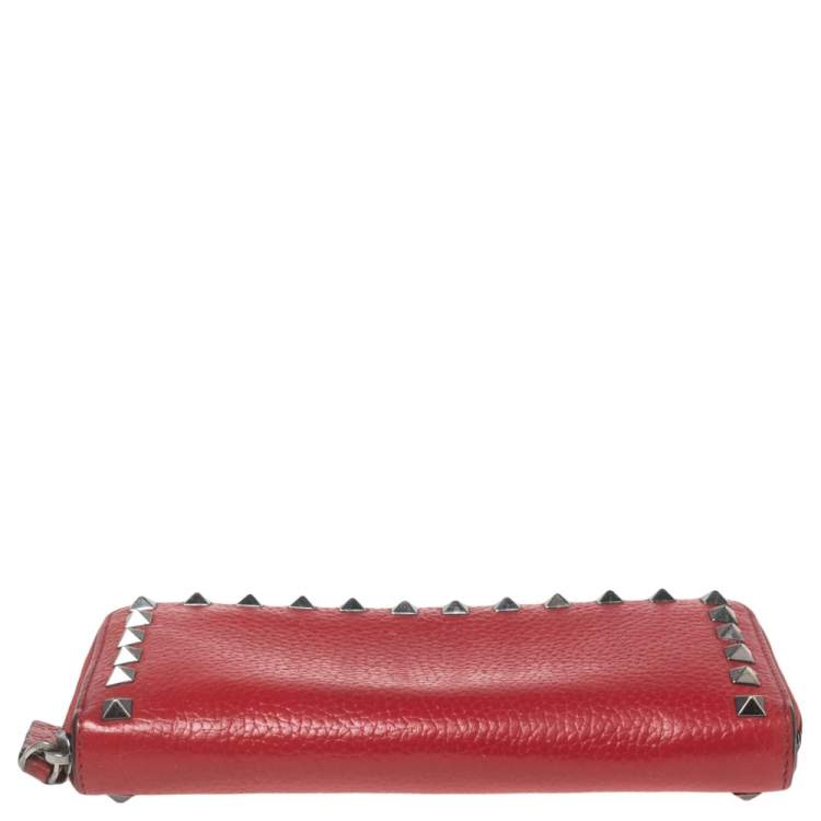 Pre Owned Valentino Red Grained Leather Rockstud Zip Around Wallet