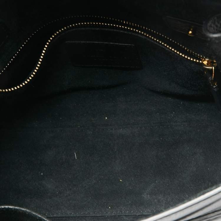 مملوكة مسبقًا Valentino Black Leather My Rockstud Top Handle Bag