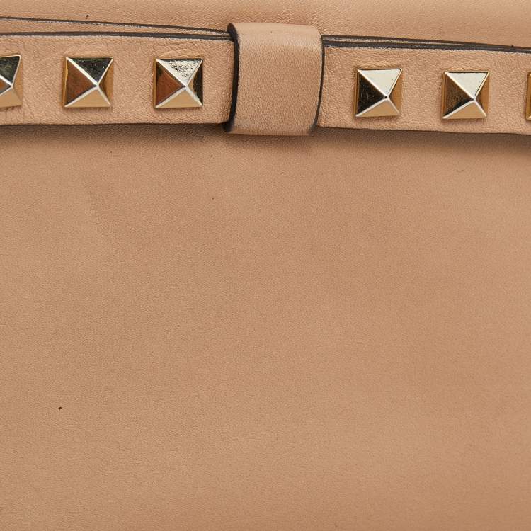 Pre Owned Valentino Beige Leather Rockstud Zip Around Continental Wallet