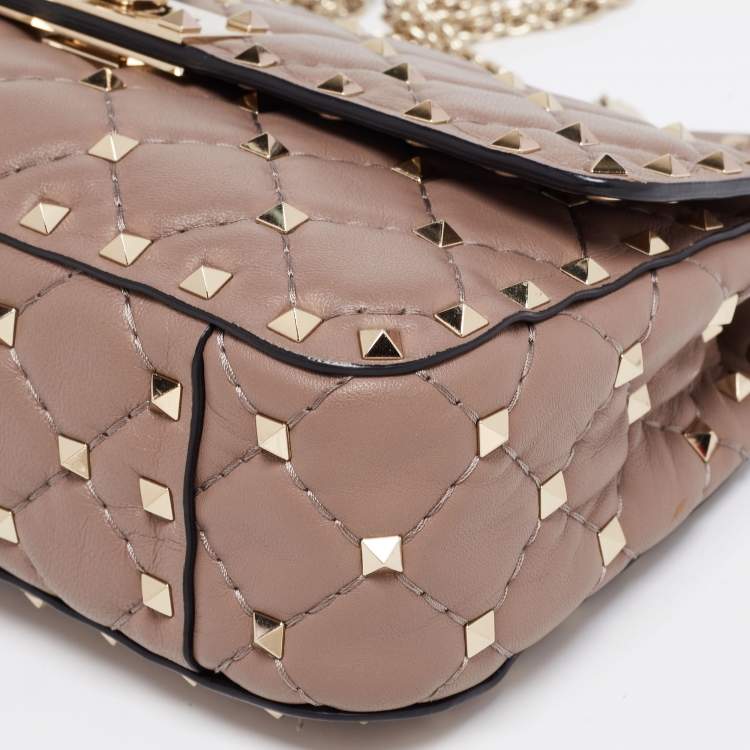 مملوكة مسبقًا Valentino Old Rose Quilted Leather Small Rockstud Spike Chain Bag