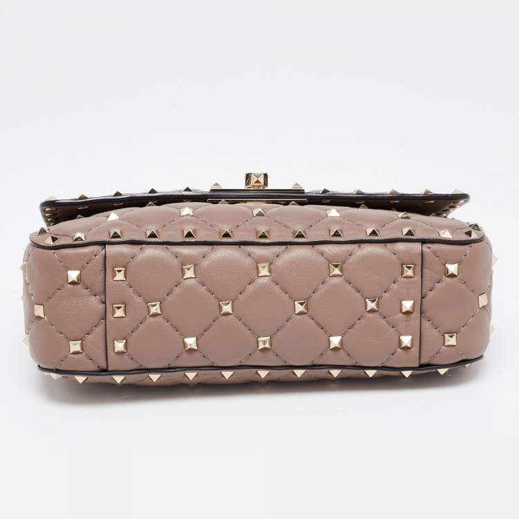 مملوكة مسبقًا Valentino Old Rose Quilted Leather Small Rockstud Spike Chain Bag