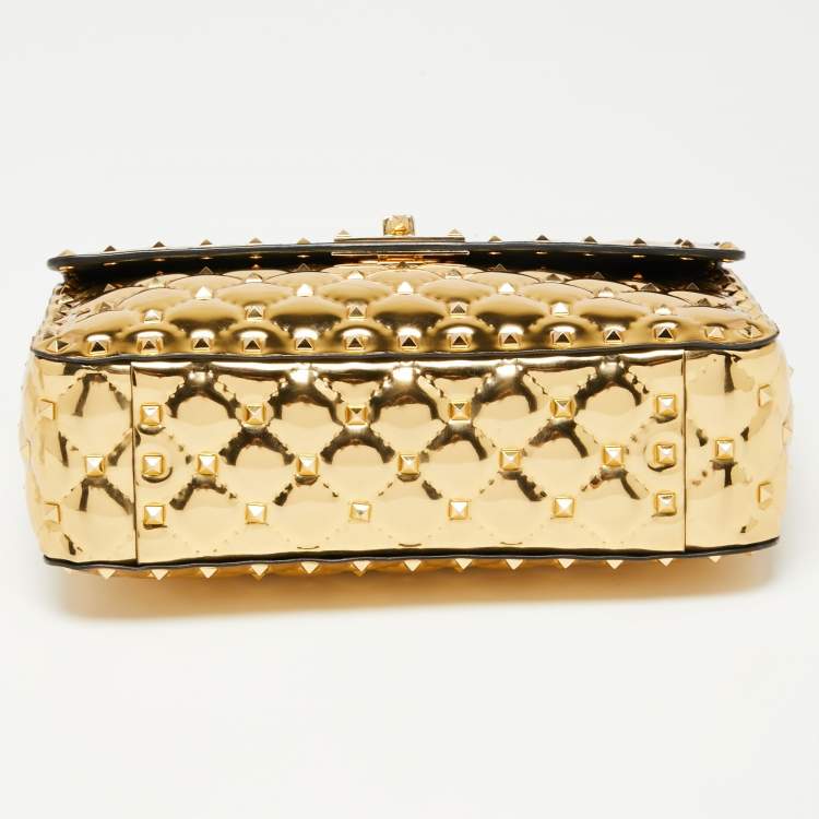 مملوكة مسبقًا Valentino Metallic Gold Patent Leather Medium Rockstud Spike Top Handle Bag