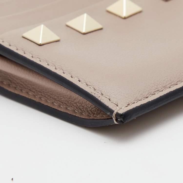 Pre Owned Valentino Beige Leather Rockstud Zip Card Case