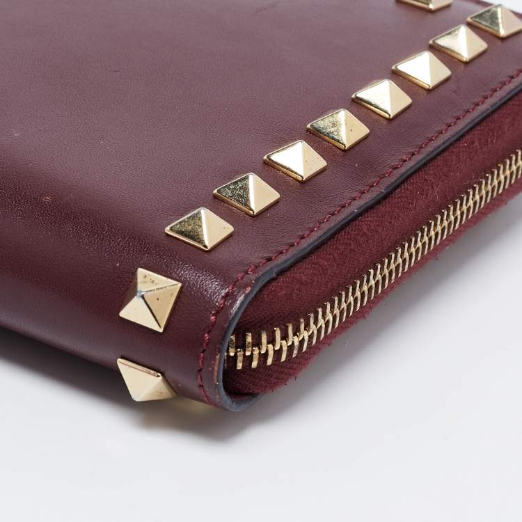 Pre Owned Valentino Burgundy Leather Medium Rockstud Zip Around Wallet