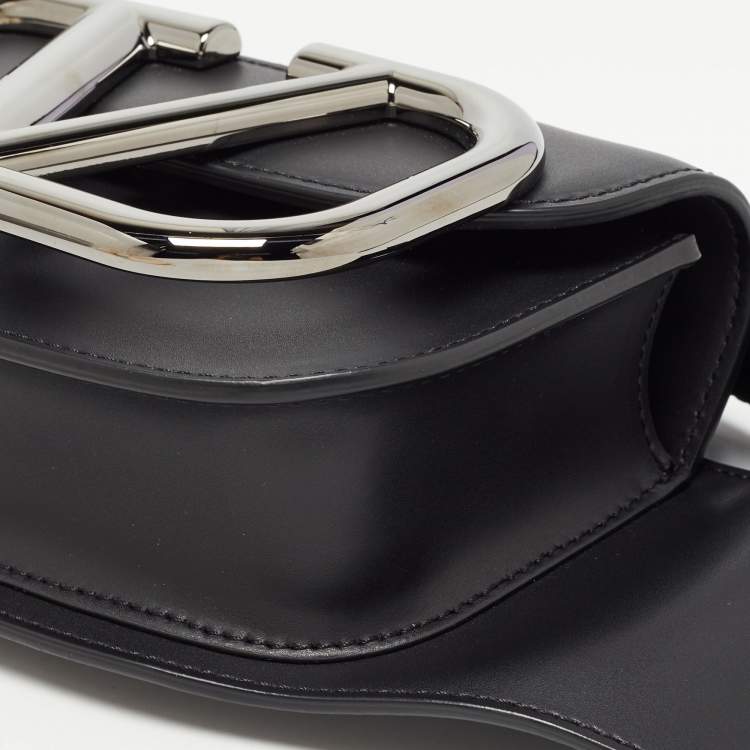 Pre Owned Valentino Black Leather SuperVee Belt Bag