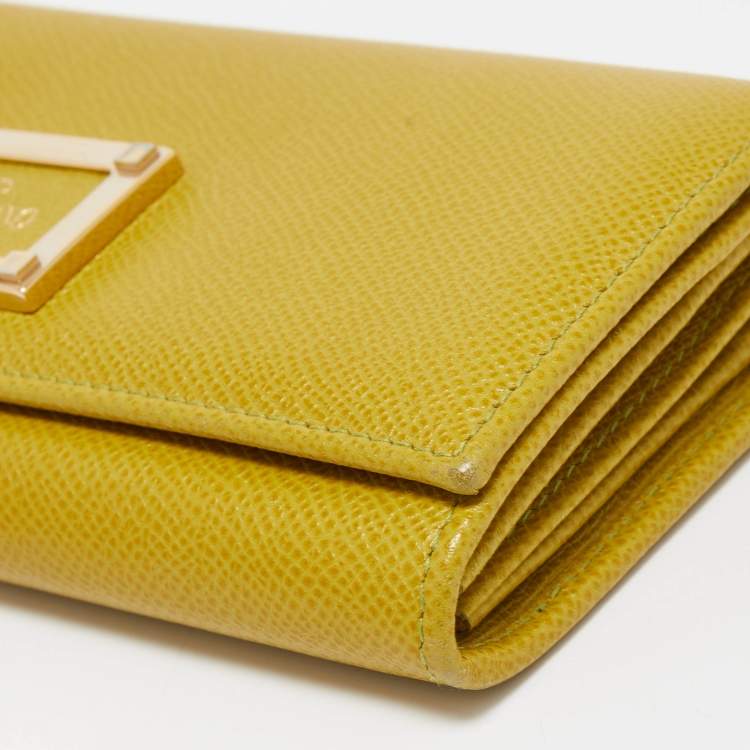 Pre Owned Valentino Green Leather Logo Flap Continental Wallet 