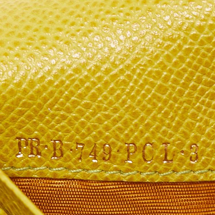 Pre Owned Valentino Green Leather Logo Flap Continental Wallet 