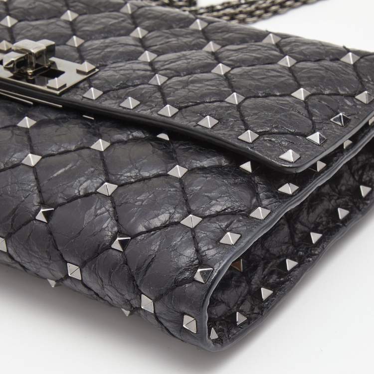Pre Owned Valentino Black Quilted Crinkled Leather Rockstud Spike Chain Clutch 