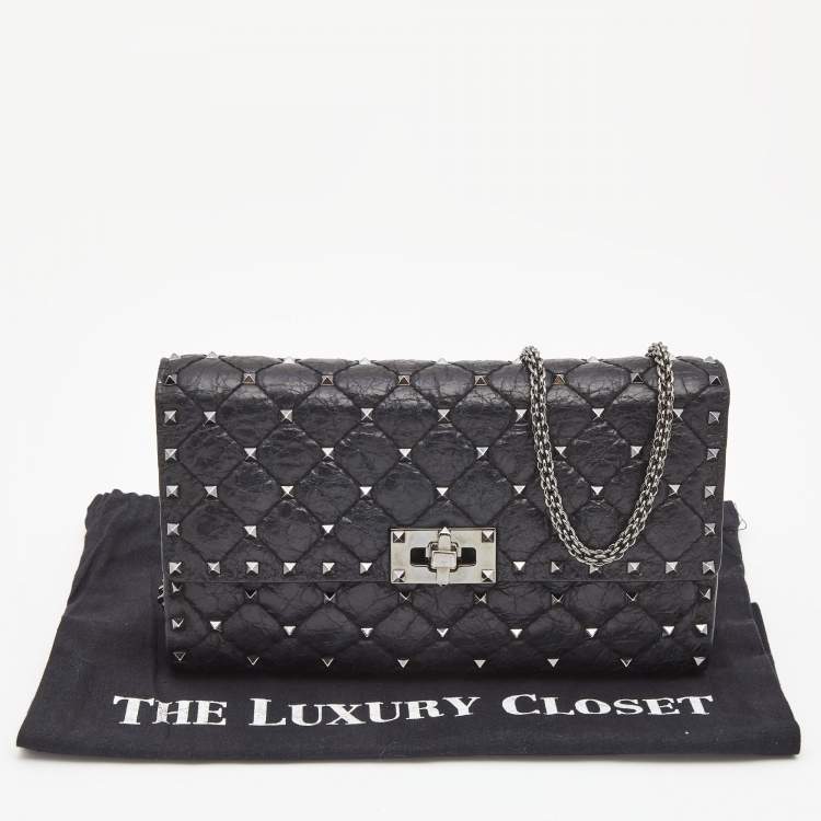 Pre Owned Valentino Black Quilted Crinkled Leather Rockstud Spike Chain Clutch 