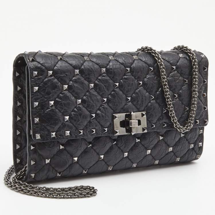 Pre Owned Valentino Black Quilted Crinkled Leather Rockstud Spike Chain Clutch 