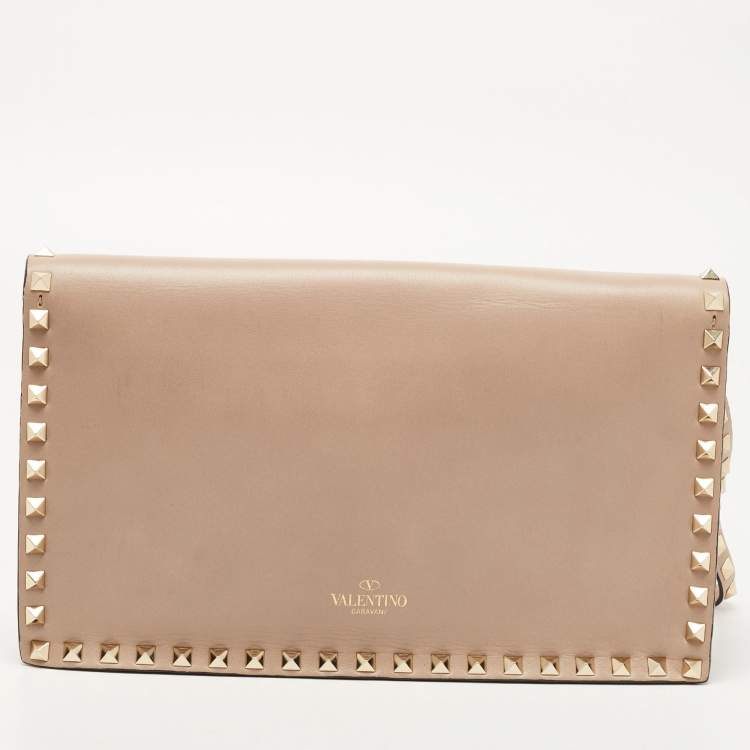 Pre Owned Valentino Beige Leather Rockstud Wristlet Clutch 