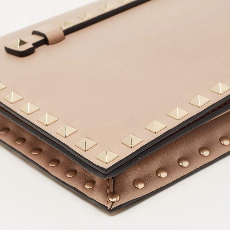 Pre Owned Valentino Beige Leather Rockstud Wristlet Clutch 