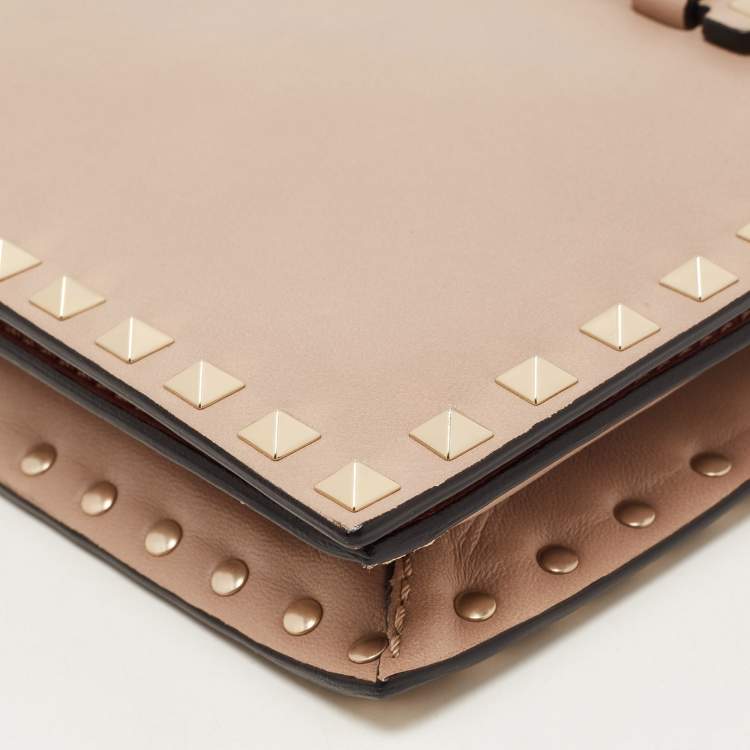 Pre Owned Valentino Beige Leather Rockstud Wristlet Clutch 
