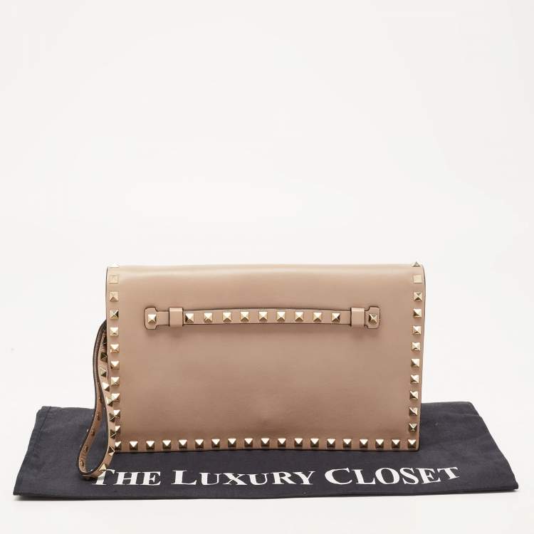Pre Owned Valentino Beige Leather Rockstud Wristlet Clutch 