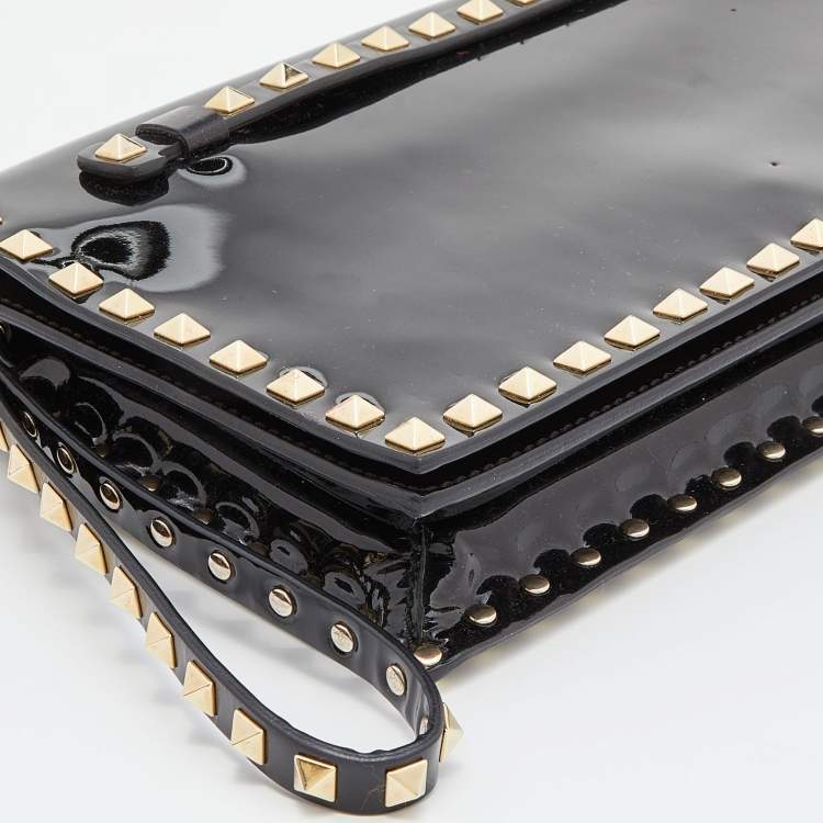 Pre Owned Valentino Black Patent Leather Rockstud Wristlet Clutch