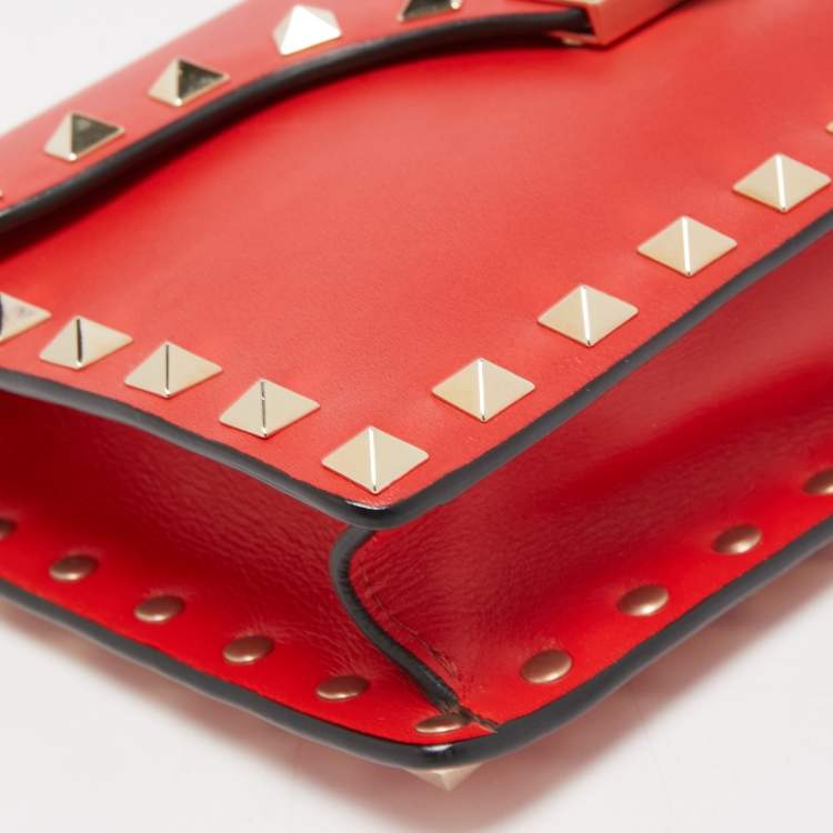 Pre Owned Valentino Red Leather Rockstud Baguette Bag