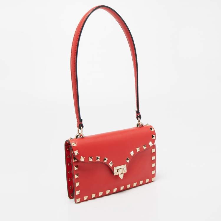 Pre Owned Valentino Red Leather Rockstud Baguette Bag