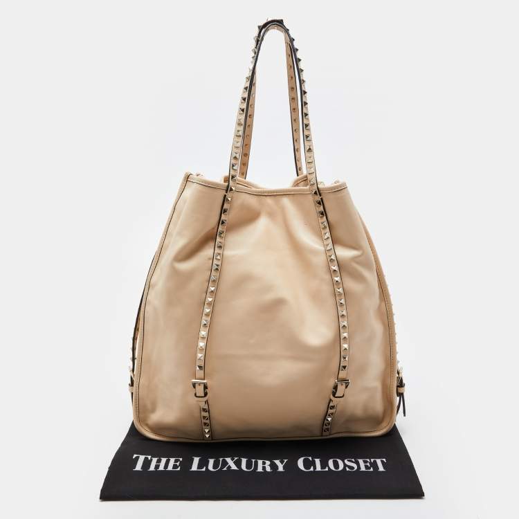 Pre Owned Valentino Beige Leather Rockstud Shopper Tote