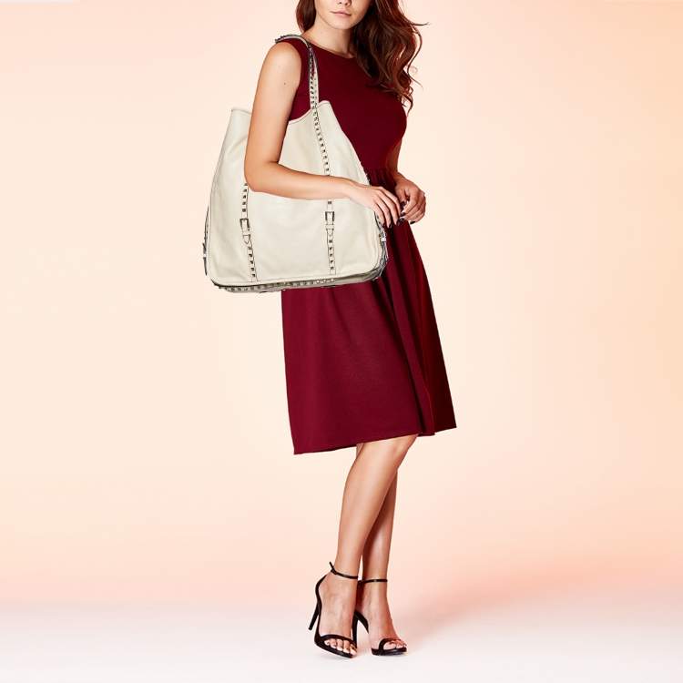 Pre Owned Valentino Beige Leather Rockstud Shopper Tote