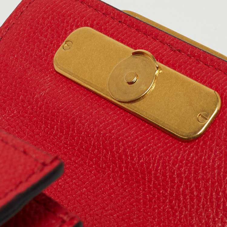 Pre Owned Valentino Red Grained Leather VLogo Compact Wallet On Chain