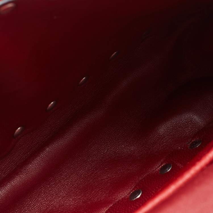 مملوكة مسبقًا Valentino Red Quilted Satin Small Rockstud Spike Chain Bag