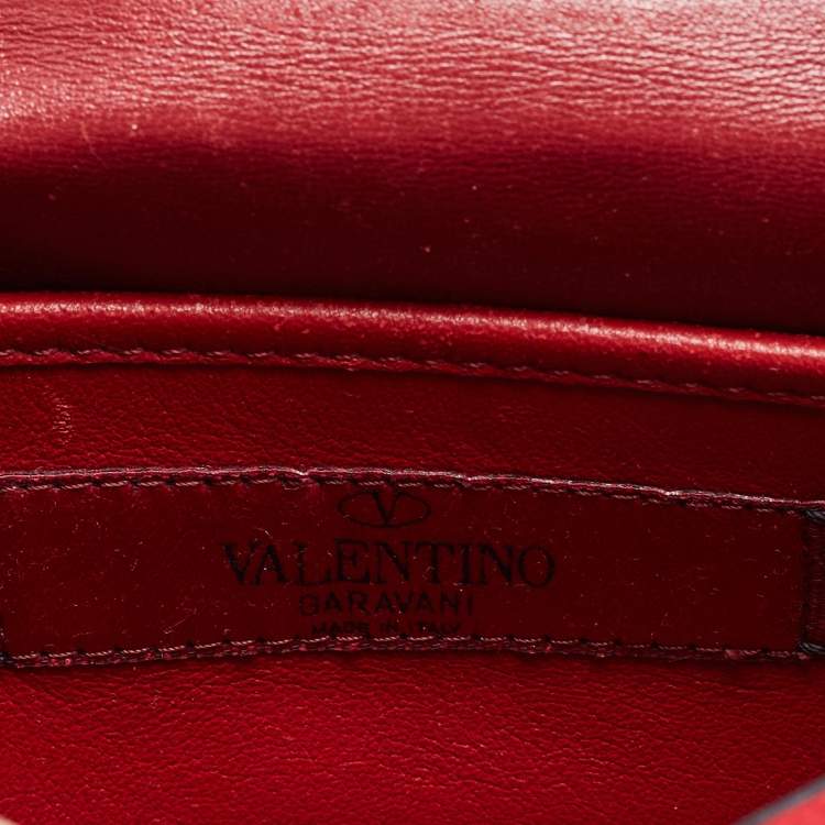 مملوكة مسبقًا Valentino Red Quilted Satin Small Rockstud Spike Chain Bag