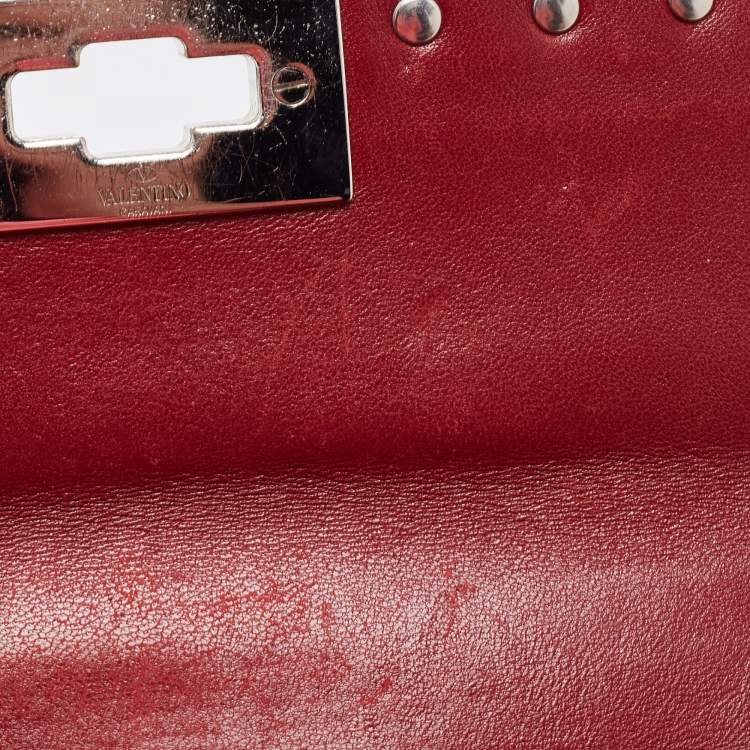 مملوكة مسبقًا Valentino Red Quilted Satin Small Rockstud Spike Chain Bag