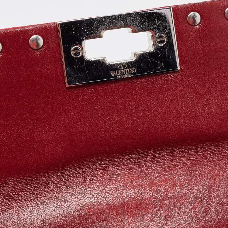 مملوكة مسبقًا Valentino Red Quilted Satin Small Rockstud Spike Chain Bag