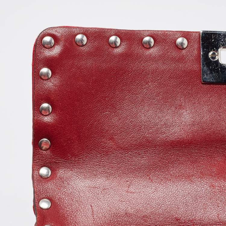 مملوكة مسبقًا Valentino Red Quilted Satin Small Rockstud Spike Chain Bag