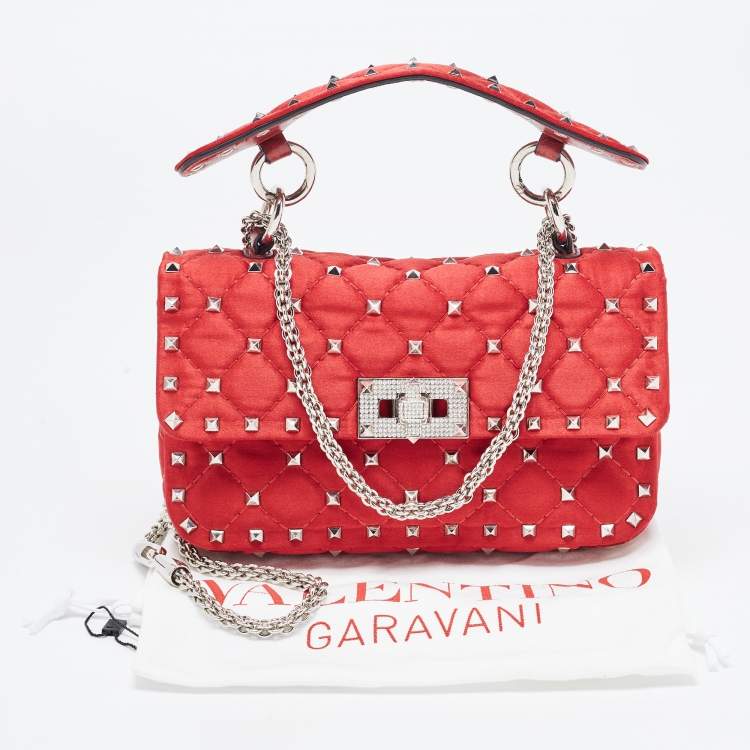 مملوكة مسبقًا Valentino Red Quilted Satin Small Rockstud Spike Chain Bag