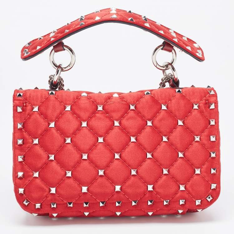 مملوكة مسبقًا Valentino Red Quilted Satin Small Rockstud Spike Chain Bag
