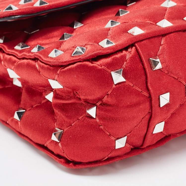 مملوكة مسبقًا Valentino Red Quilted Satin Small Rockstud Spike Chain Bag