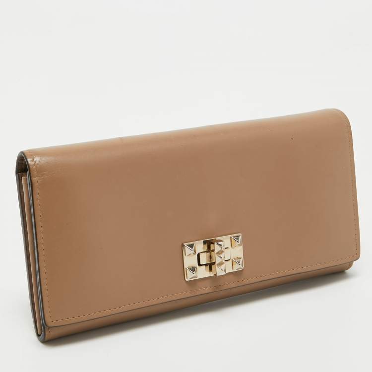 Pre Owned Valentino Beige Leather Rockstud Continental Wallet