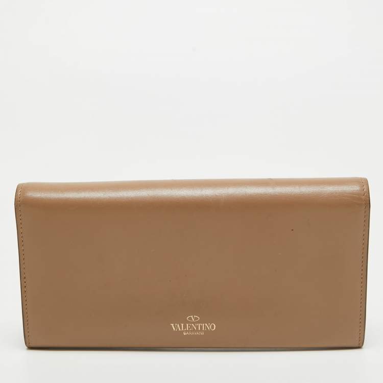 Pre Owned Valentino Beige Leather Rockstud Continental Wallet