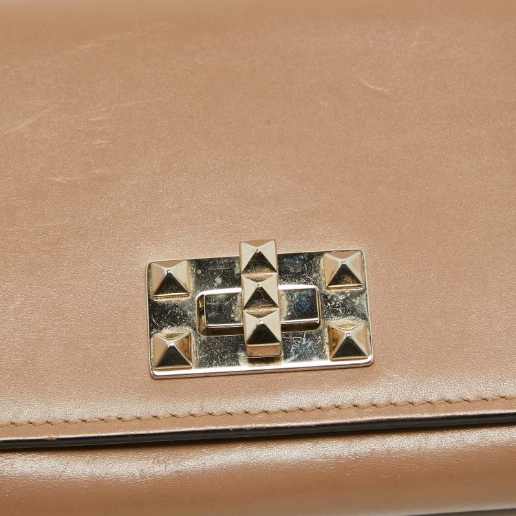 Pre Owned Valentino Beige Leather Rockstud Continental Wallet