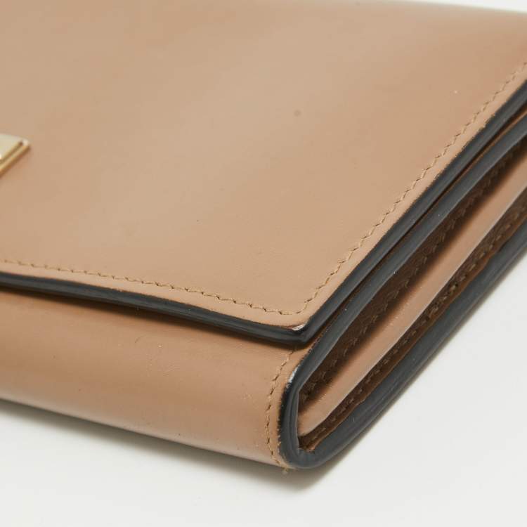 Pre Owned Valentino Beige Leather Rockstud Continental Wallet