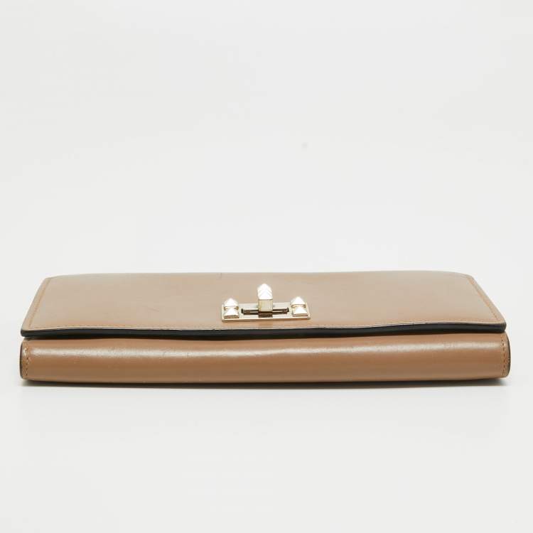 Pre Owned Valentino Beige Leather Rockstud Continental Wallet