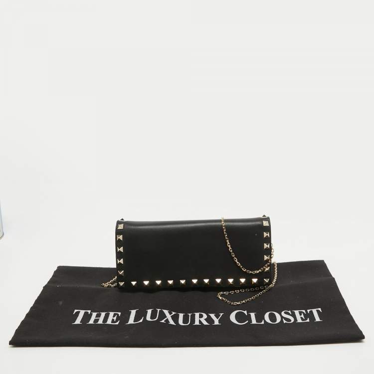 Pre Owned Valentino Black Leather Rockstud Wallet On Chain