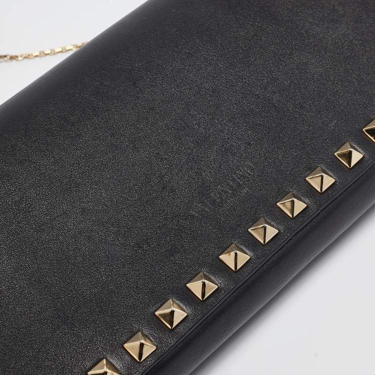 Pre Owned Valentino Black Leather Rockstud Bangle Clutch