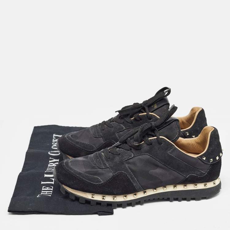 مملوكة مسبقًا Valentino Black Suede and Camouflage Fabric Rockstud Low Top Sneakers Size 40