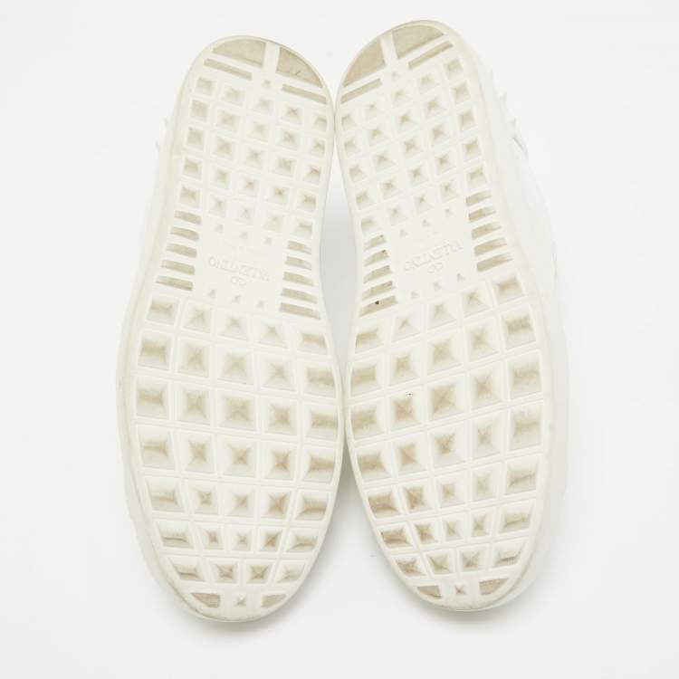 Pre Owned Valentino White Leather Rockstud  Low Top Sneakers 39