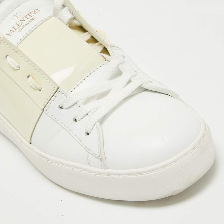 Pre Owned Valentino White Leather Rockstud  Low Top Sneakers 39