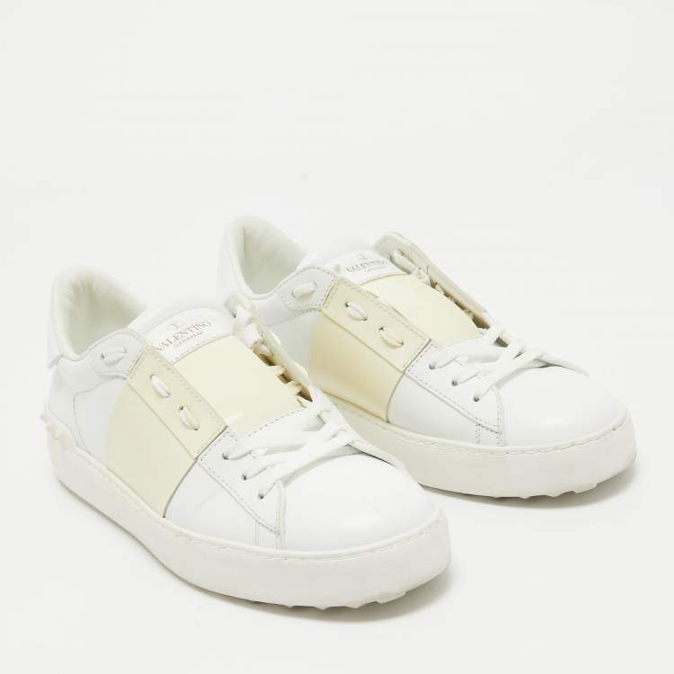 Pre Owned Valentino White Leather Rockstud  Low Top Sneakers 39