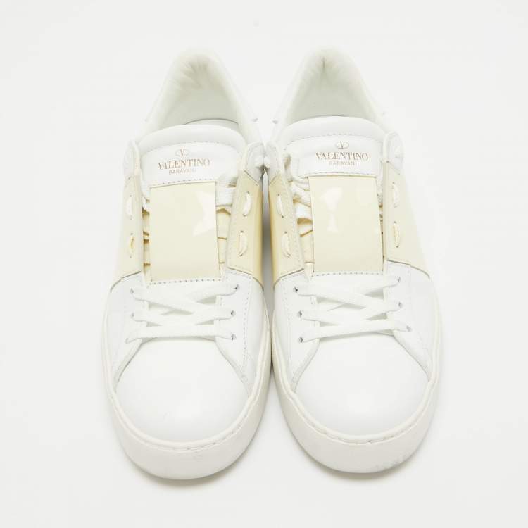 Pre Owned Valentino White Leather Rockstud  Low Top Sneakers 39