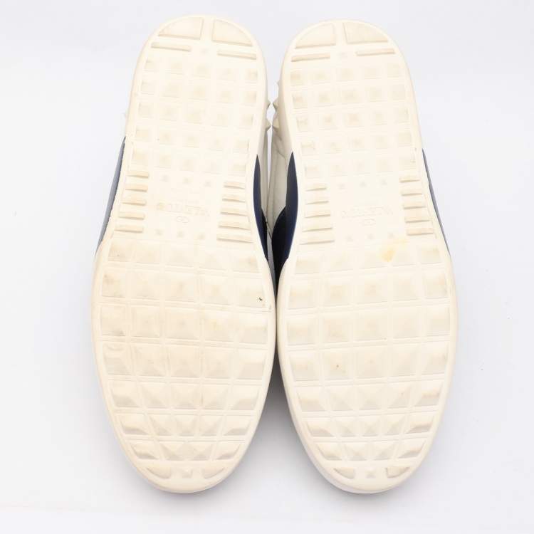 مملوكة مسبقًا Valentino White/Blue Leather Rockstud Slip On Sneakers Size 38.5